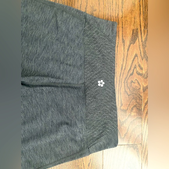 Yoga pants never worn - Picture 2 of 2